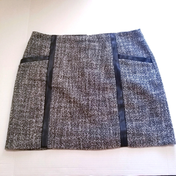 Banana Republic Dresses & Skirts - Banana Republic Mini Skirt Size 12